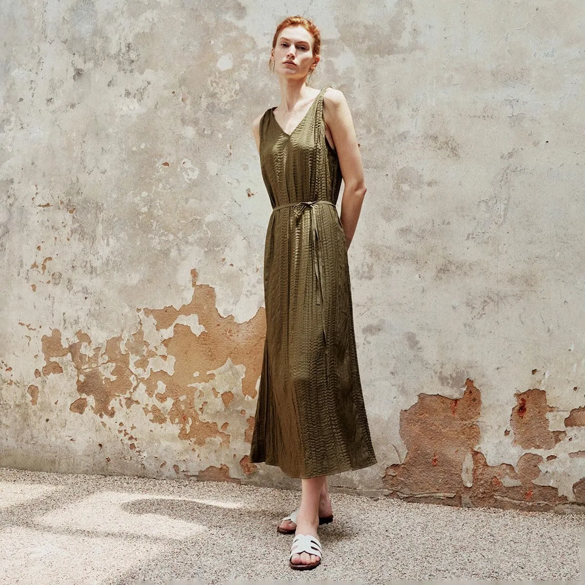 Womens Summer Sleeveless Dresses 2025 V Neck Long Maxi Dress Casual Spaghetti Beach Sun Dress